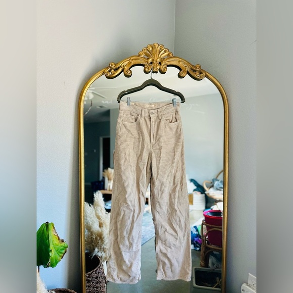 Levi Highrise loose cream cord straight leg jeans size 28 - Picture 1 of 1